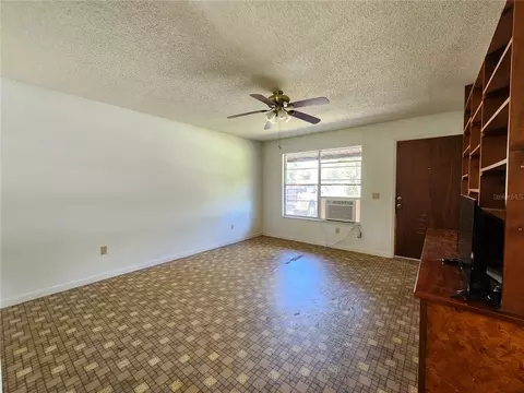 Living - 2274 NE 54th Pl, Ocala, FL 34479 photo 3 of 4