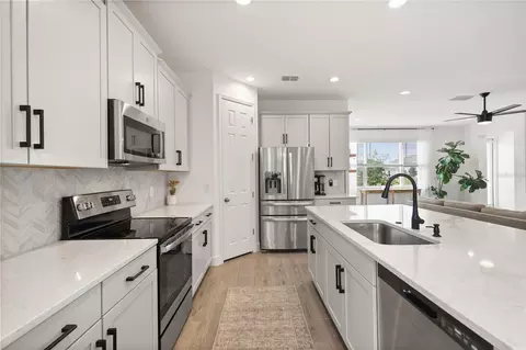 Kitchen - 5046 Down Ct, Saint Cloud, FL 34772 photo 2 of 3