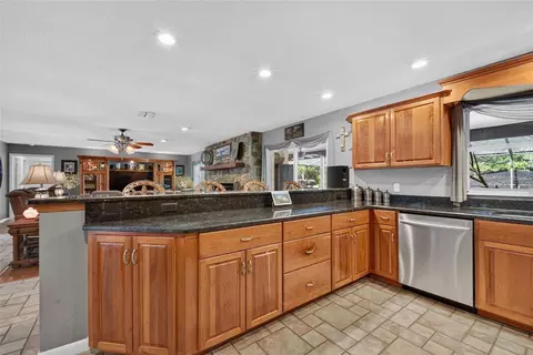 Kitchen - 19 Northern Dancer Dr, Ocala, FL 34482 photo 4 of 4