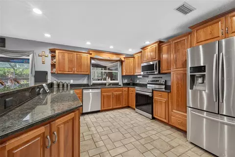 Kitchen - 19 Northern Dancer Dr, Ocala, FL 34482 photo 2 of 4