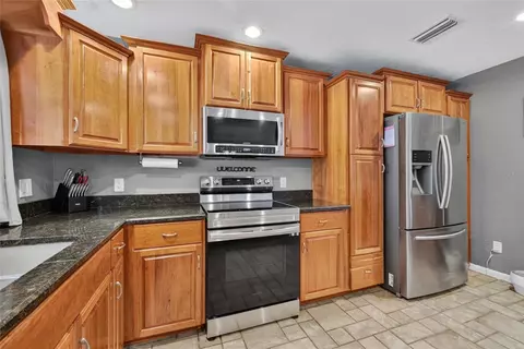 Kitchen - 19 Northern Dancer Dr, Ocala, FL 34482 photo 3 of 4