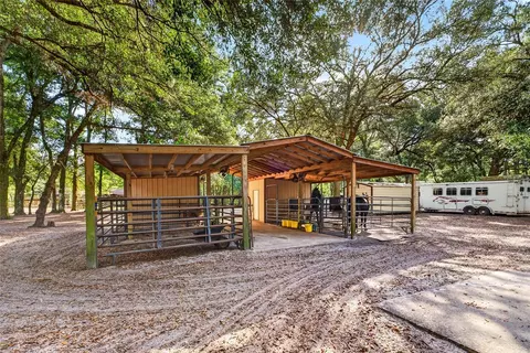 Exterior - 19 Northern Dancer Dr, Ocala, FL 34482 photo 8 of 11