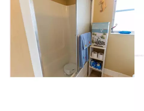 Bath - 27 Emerald Dr, Ocala, FL 34472 photo 4 of 4