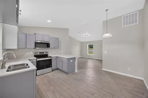 Kitchen - 19 Locust Loop Ln, Ocala, FL 34472 photo 1 of 2