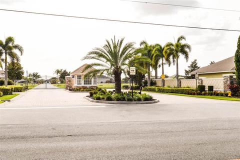 4605 Emerald Palms Dr, Winter Haven, FL 33884