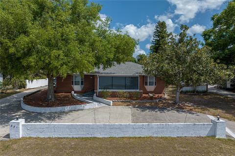 831 Lake Howard Dr, Winter Haven, FL 33881