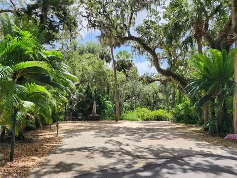 402 Longhorn Dr, Lake Wales, FL 33898