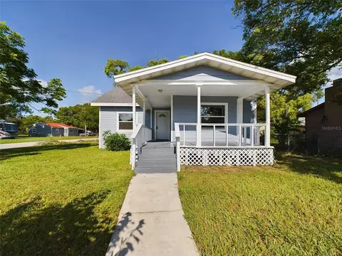 711 4th St SE, Winter Haven, FL 33880