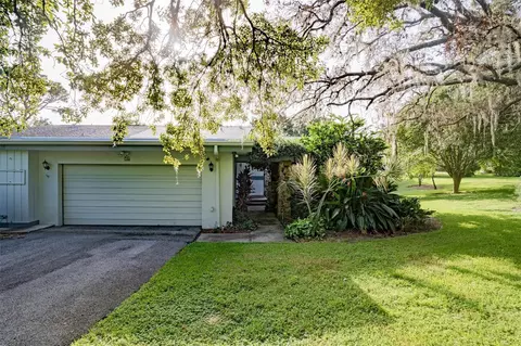 24 Nottingham Way, Haines City, FL 33844