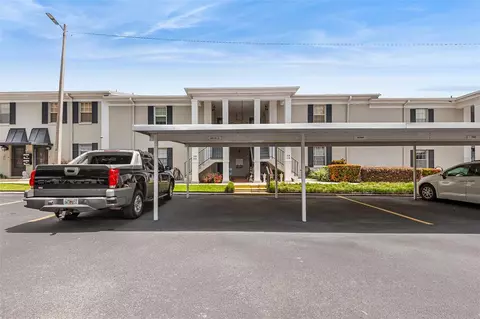 689 Lake Howard Dr NW #3D, Winter Haven, FL 33880