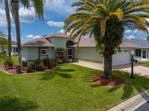686 Paradise Pt, Haines City, FL 33844