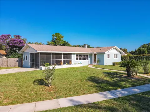 946 Strathmore Pl, Lake Wales, FL 33853