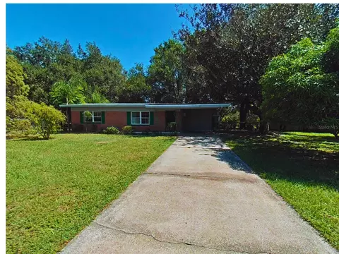 130 E Lake Deer Dr, Winter Haven, FL 33880