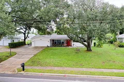 1009 N Lake Howard Dr, Winter Haven, FL 33881