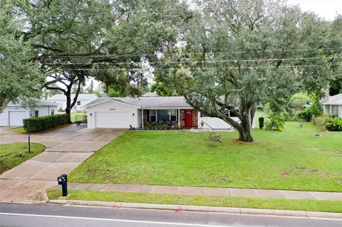 1009 N Lake Howard Dr, Winter Haven, FL 33881