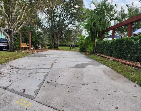 223 Longhorn Dr, Lake Wales, FL 33898