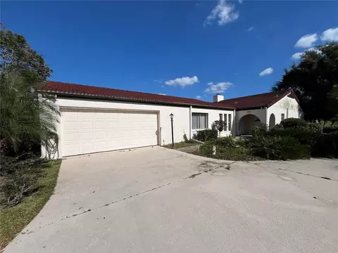 559 Clubhouse Dr, Lake Wales, FL 33898