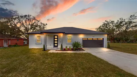 404 4th St S, Dundee, FL 33838