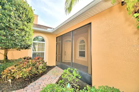 1230 Vienna Square Dr, Winter Haven, FL 33884