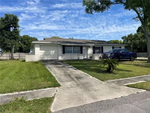 204 Lake Thomas Dr, Winter Haven, FL 33880