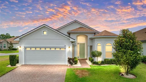 1305 Oakmont Dr, Winter Haven, FL 33884