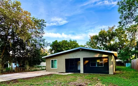 218 4th St, Winter Haven, FL 33880