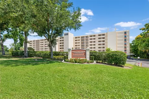 700 Mirror Ter NW #202, Winter Haven, FL 33881