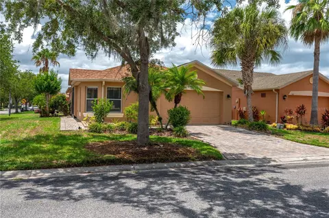 525 Grand Canal Dr, Kissimmee, FL 34759