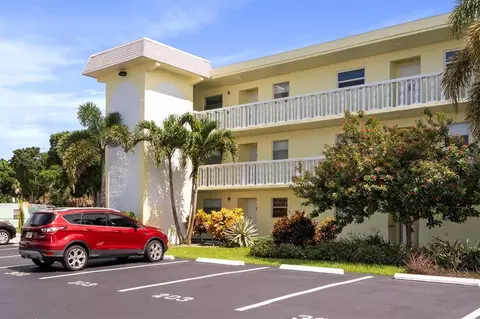 1100 Ponce De Leon Cir #301, Vero Beach, FL 32960