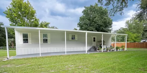 3900 Michelle Ln, Zephyrhills, FL 33541