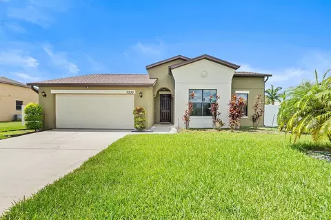 3939 Blossom Dew Dr, Kissimmee, FL 34746