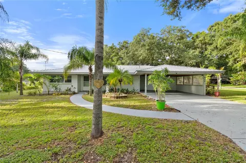 910 Shadow Dr, Lakeland, FL 33809