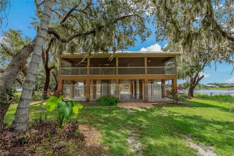 3038 Spirit Lake Dr, Winter Haven, FL 33880
