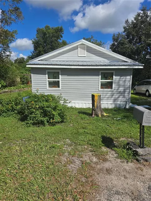 702 Hillsboro St, Plant City, FL 33563