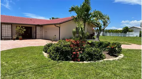 1481 Sea Gull Dr S, Saint Petersburg, FL 33707