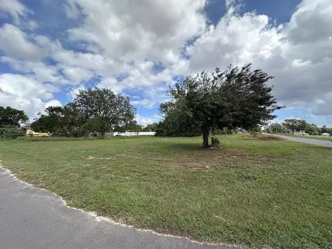 Gates Avenue W, Haines City, FL 33844