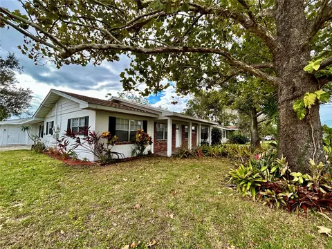 217 W Lake Ina Dr, Winter Haven, FL 33884