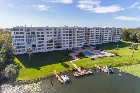 700 Mirror Ter NW #111, Winter Haven, FL 33881