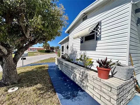 127 Cherrywood Dr, Lake Wales, FL 33898