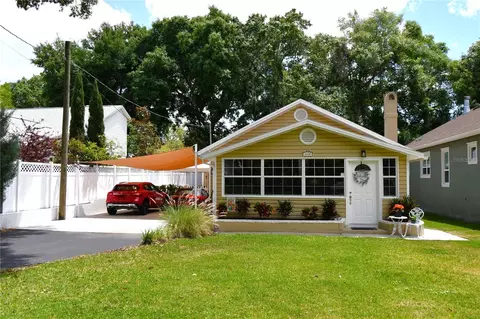 418 E 10th Ave, Mount Dora, FL 32757