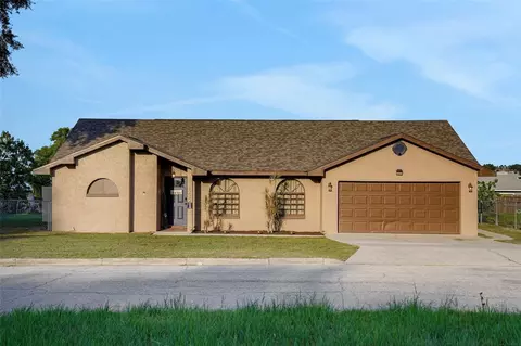505 8th St S, Dundee, FL 33838