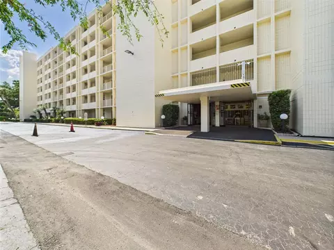 700 Mirror Ter NW #702, Winter Haven, FL 33881