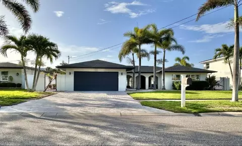 320 Palm Is NE, Clearwater Beach, FL 33767
