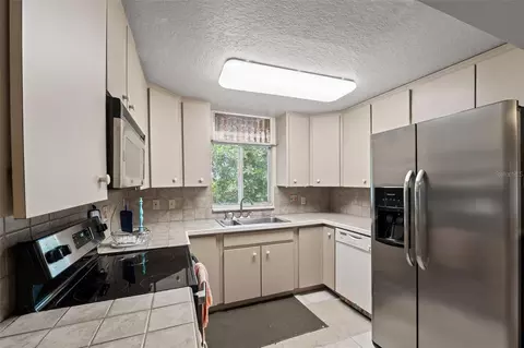 Kitchen - 304 Shepard, Dundee, FL 33838 photo 2 of 2