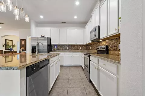 Kitchen - 178 Magneta Loop, Auburndale, FL 33823 photo 5 of 6