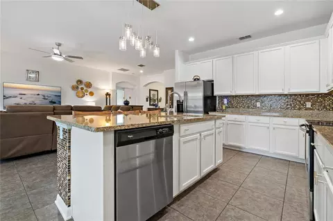Kitchen - 178 Magneta Loop, Auburndale, FL 33823 photo 6 of 6