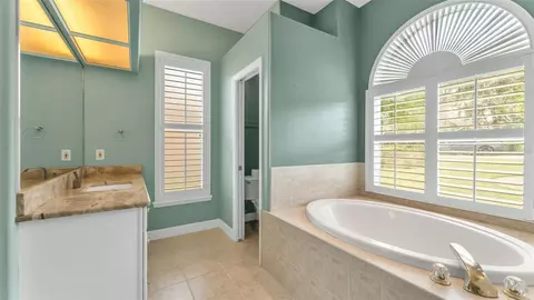 Bath - 226 Ruby Lake Ln, Winter Haven, FL 33884 photo 3 of 5
