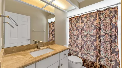 Bath - 226 Ruby Lake Ln, Winter Haven, FL 33884 photo 4 of 5
