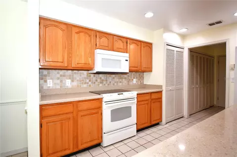 Kitchen - 611 Old Eustis Rd, Mount Dora, FL 32757 photo 2 of 4