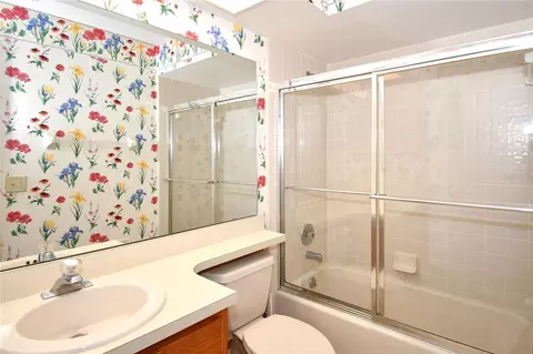 Bath - 611 Old Eustis Rd, Mount Dora, FL 32757 photo 4 of 5